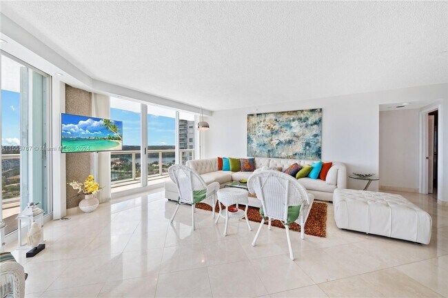Building Photo - 16400 Collins Ave