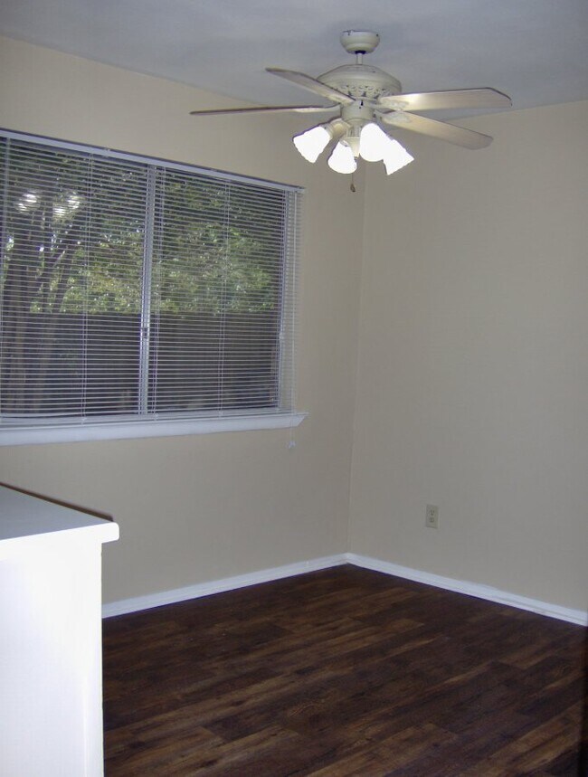 Foto del edificio - 1711 Trinity Pl