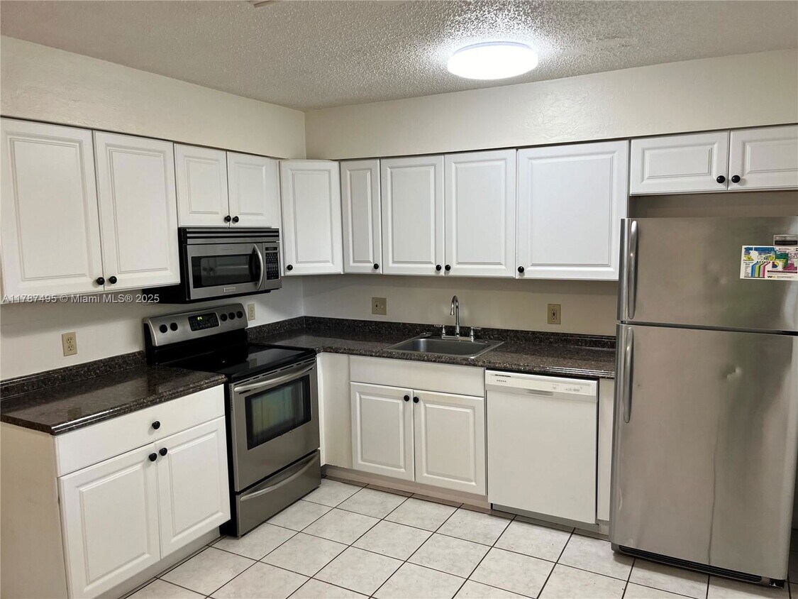 Foto principal - 1470 SW 2nd Ave