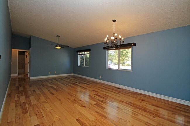 Foto del edificio - 1041 Oak View Ct