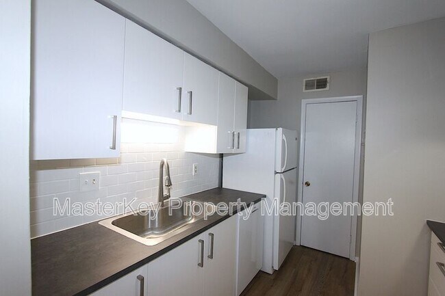 Foto del edificio - 1273 Teakwood Pl