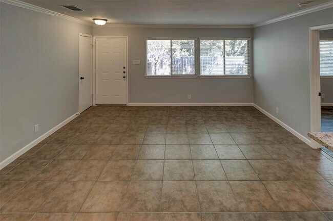 Building Photo - 800 Osage Dr