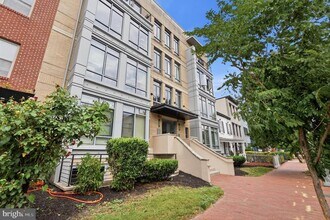Building Photo - 435 R St NW