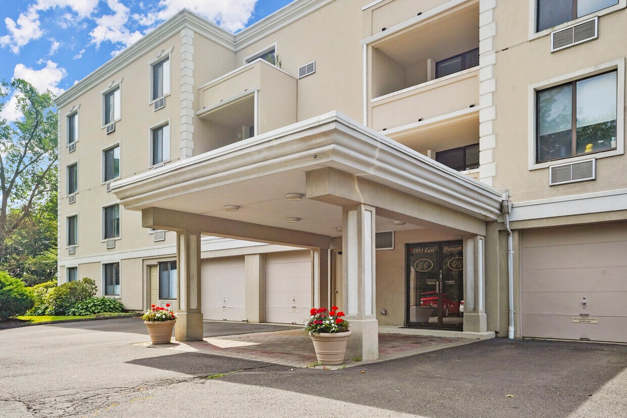 1535 E Putnam Ave, Old Greenwich, CT 06870 House for Rent in Old