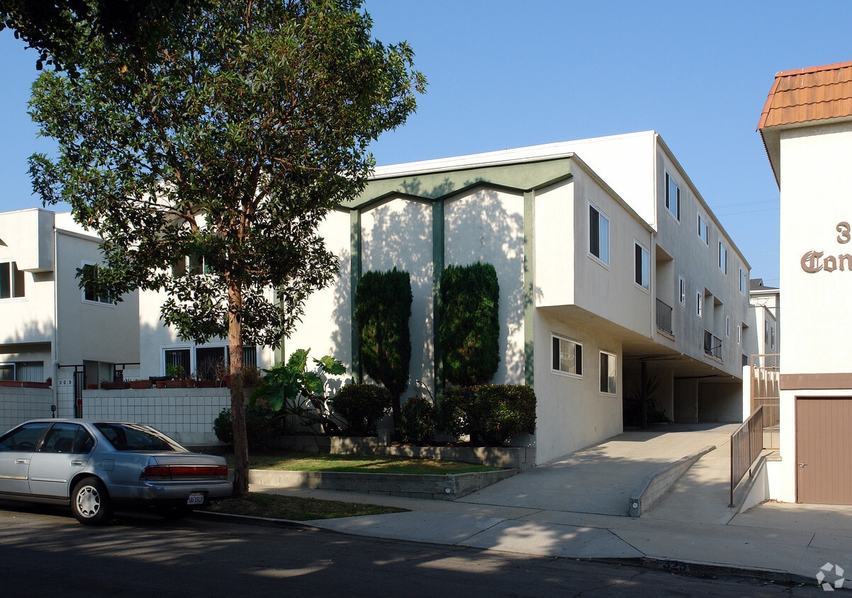Building Photo - 319 Concord St