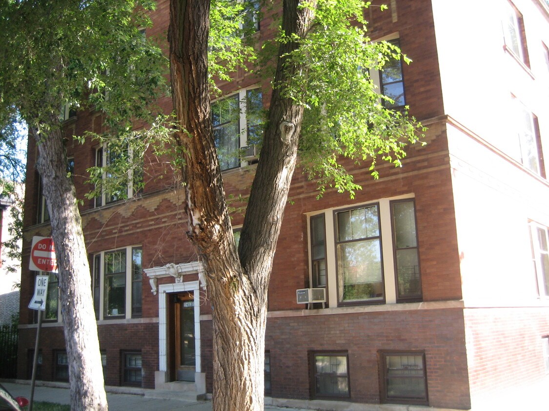 Primary Photo - 1826 W Evergreen Ave