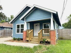 Building Photo - 305 Stimpson St