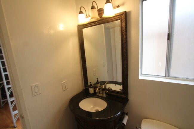 Master Bath - 1920 Vanderbilt Ln