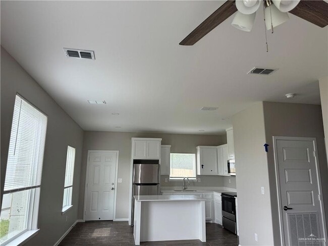 Building Photo - 1612 Canelo Dr