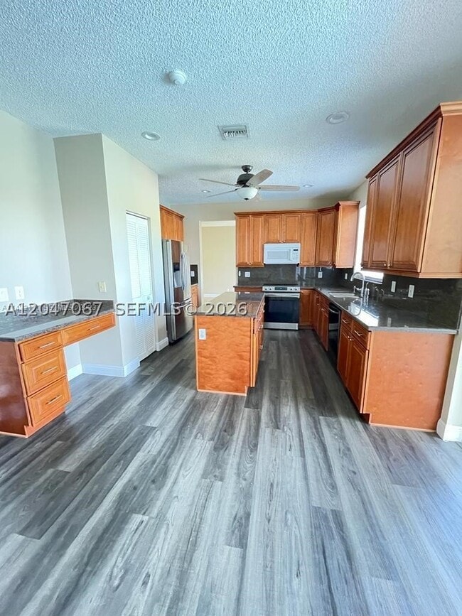 Building Photo - 558 Stonemont Dr