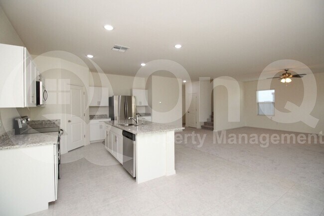 Foto del edificio - 36039 W Santa Monica Ave