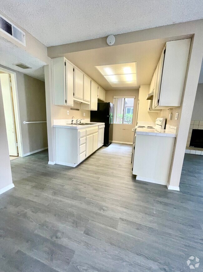Building Photo - 6560 College Grove Dr