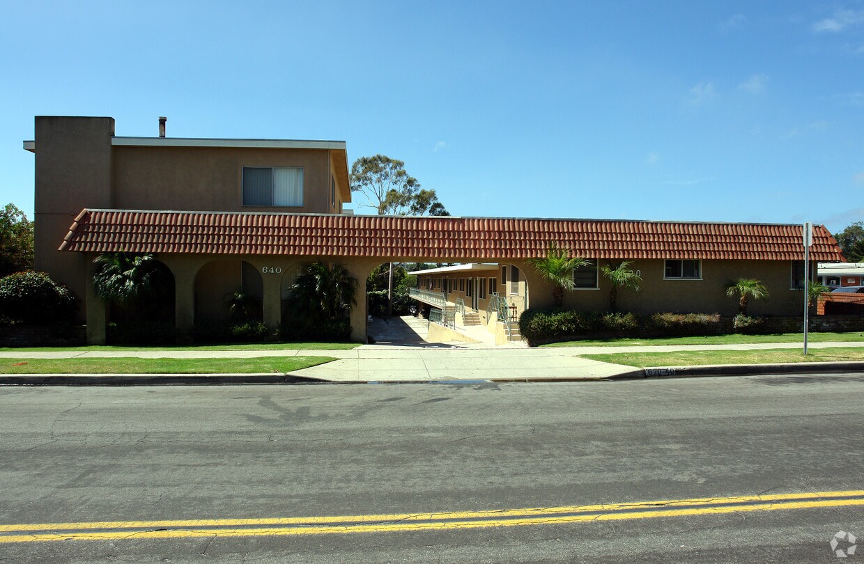 Building Photo - 620 E Imperial