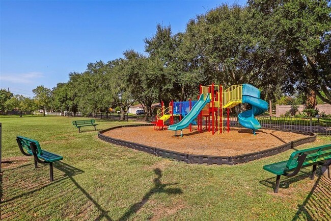 Foto del edificio - 3315 Honey Creek Dr