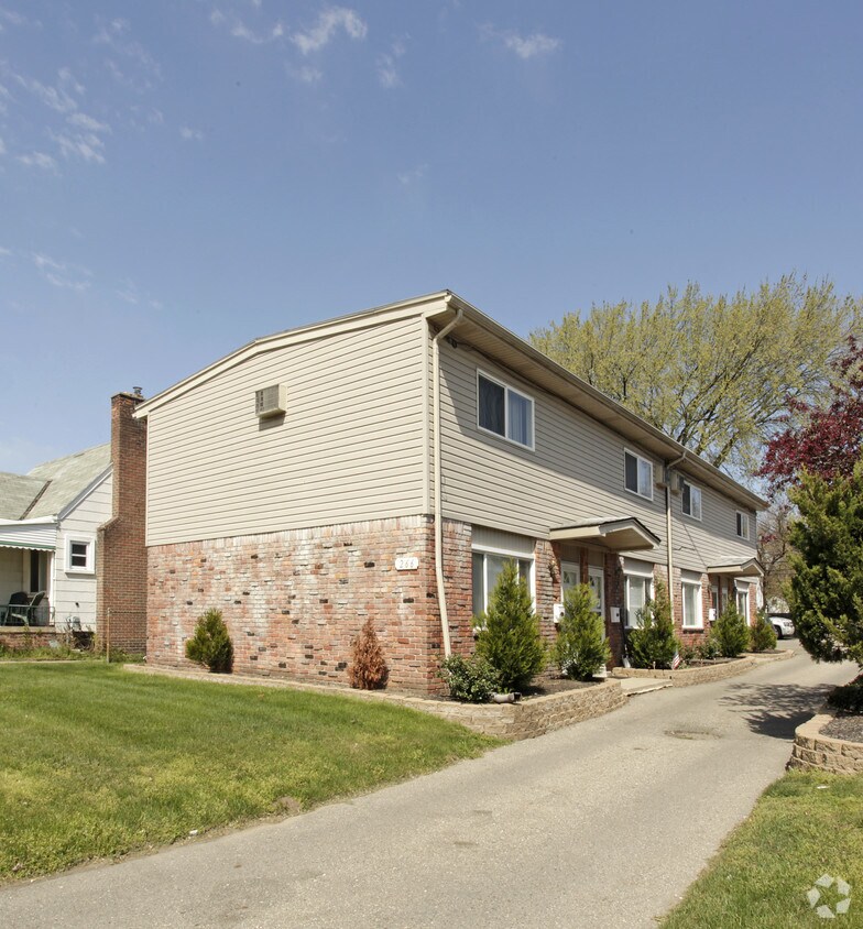 266 W 14 Mile Rd, Clawson, MI 48017 Apartments in Clawson, MI