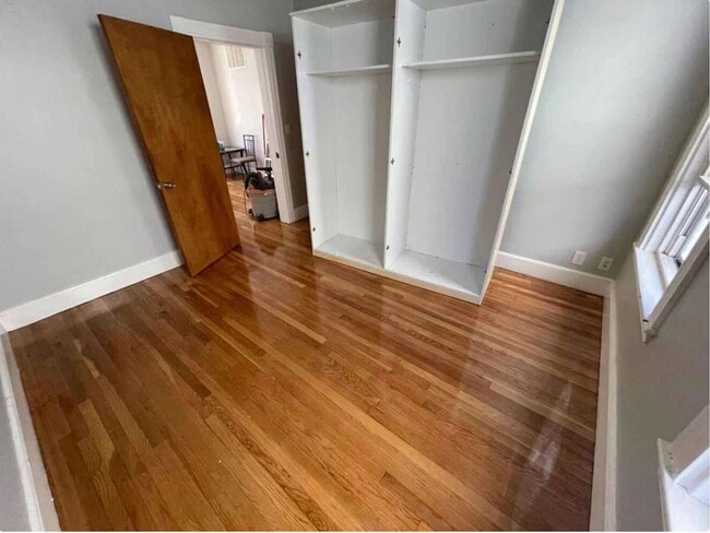 Building Photo - Gorgeous 4 Bed 2 Full bath in the HEART of Brighton Center with parking included