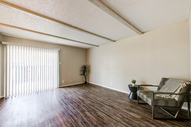 Foto del edificio - ReNew Highland Park