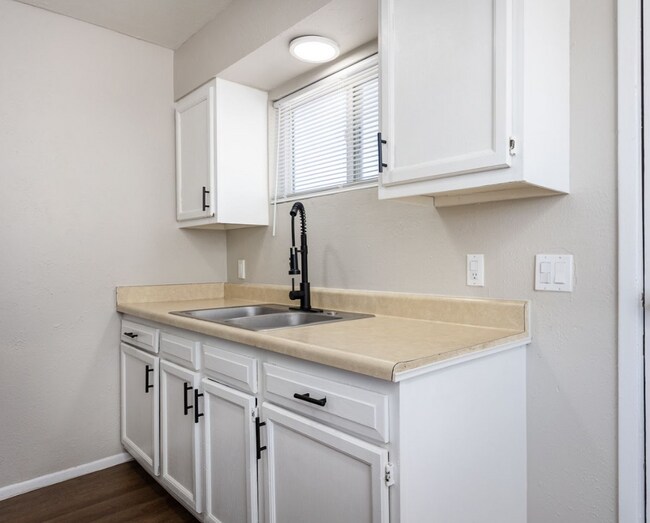 Foto del edificio - 819 N Arbor Ave