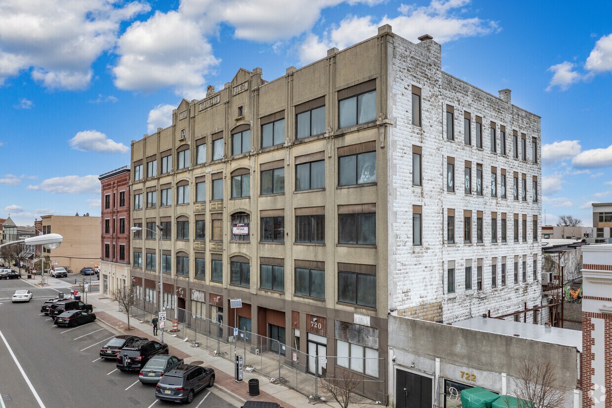Primary Photo - 704-720 Mattison Ave
