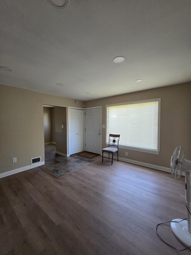 Foto del edificio - 16136 Log Cabin St