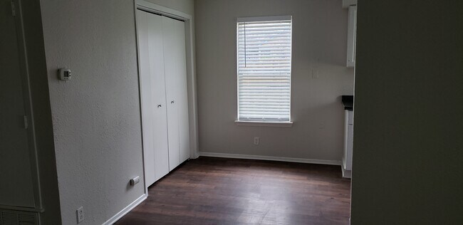 Foto del edificio - 7203 Providence Ave