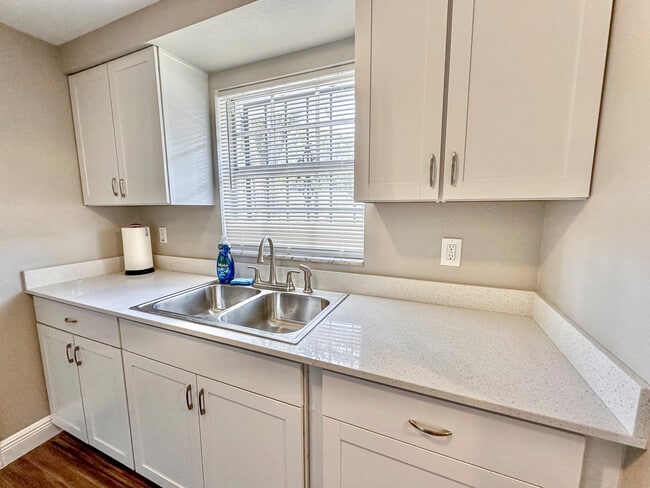 Foto del edificio - 4811 E Curtis St