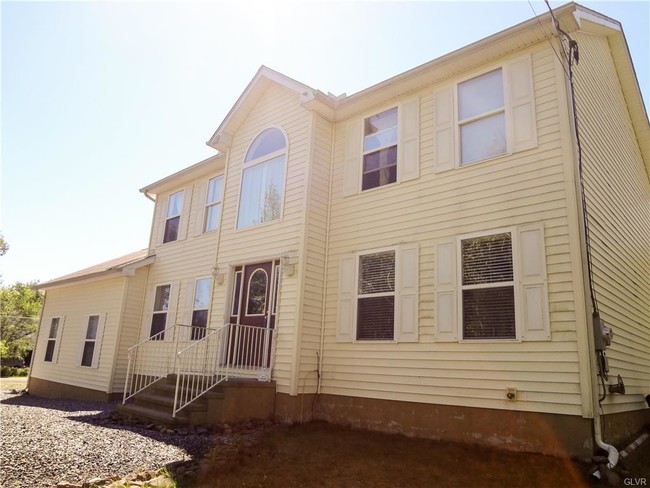 Building Photo - 637 N Scenic Dr