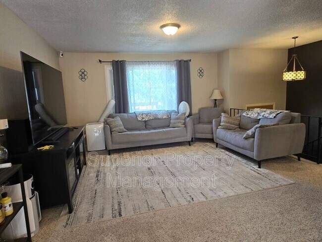 Foto del edificio - 4800 King Arthur Way