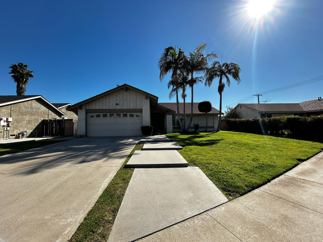 Primary Photo - Beautiful 4- bedroom Home