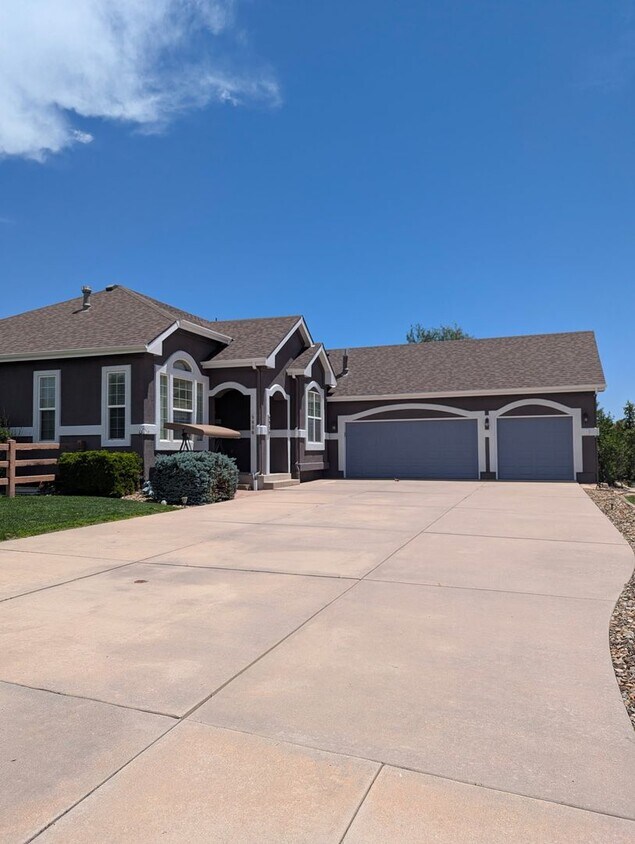 Foto principal - 6010 Box Canyon Rd