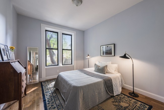 Foto del edificio - 357 E 22nd St