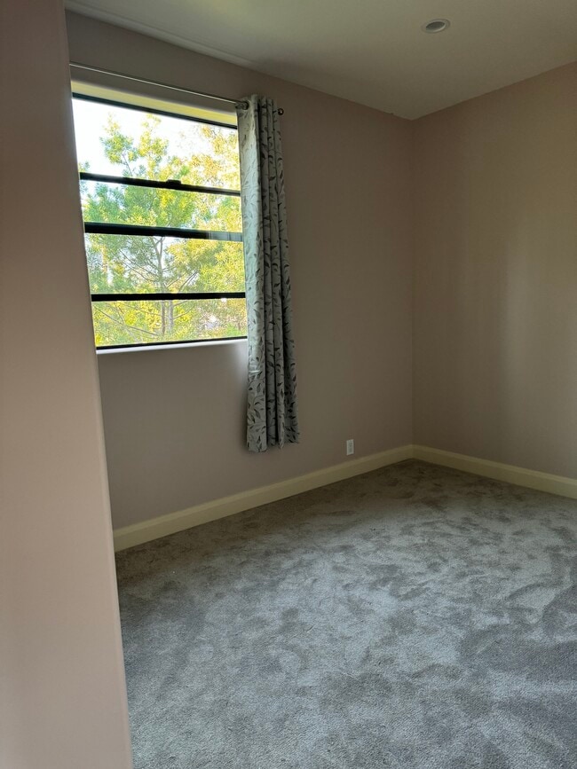Bedroom - 5224 1/2 Lennox Ave