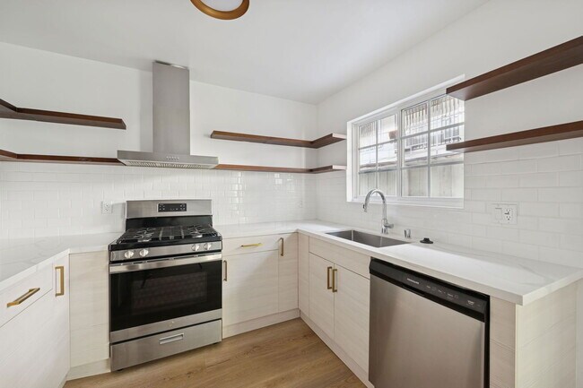 Foto del edificio - 1008 N Stanley Ave