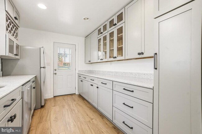 Foto del edificio - 3217 Gumwood Dr