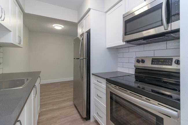 Building Photo - Madrona Manor Apartments
