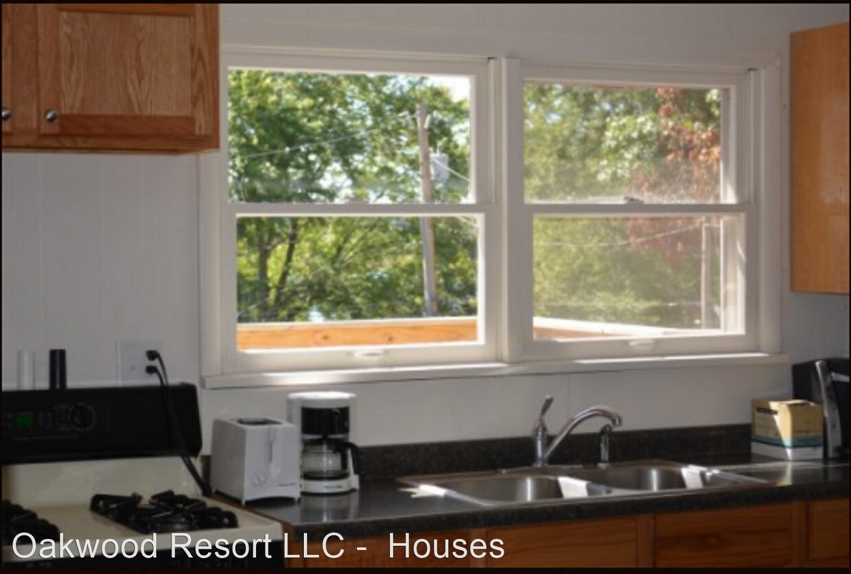 Building Photo - 5 br, 2 bath House - 660 E Lake View Rd