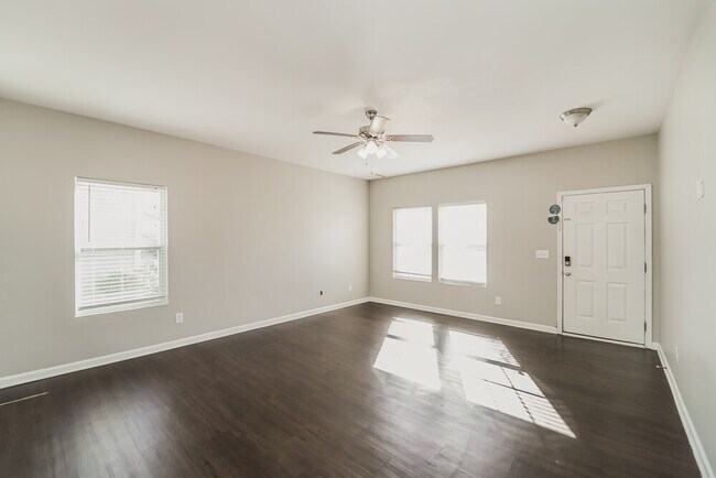 Building Photo - 4828 Abercromby St