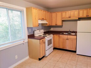 Building Photo - 1596 Line Cir
