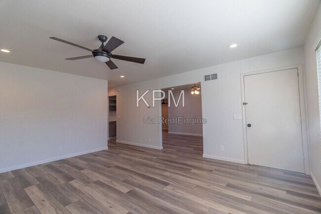 Foto del edificio - 4248 E 4th St