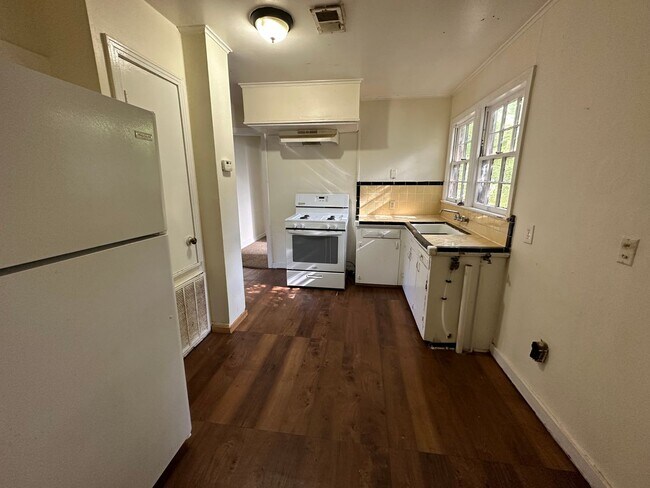 Foto del edificio - Converted Home, 2 beds, 2 baths