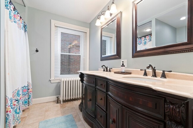 Building Photo - Amazing Wissahickon Single Family Home
