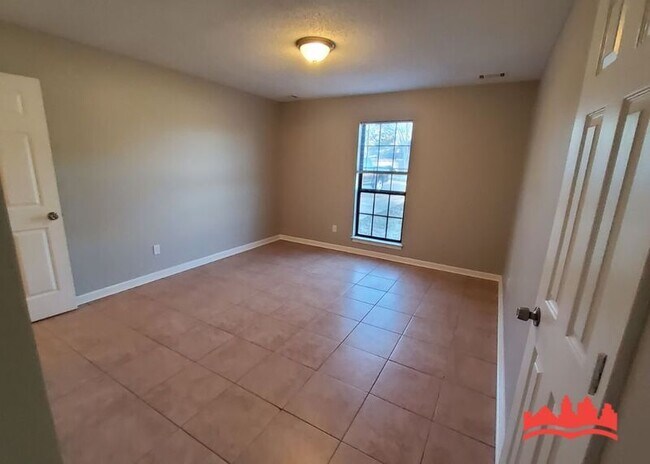 Foto del edificio - 7309 Kingcrest Rd