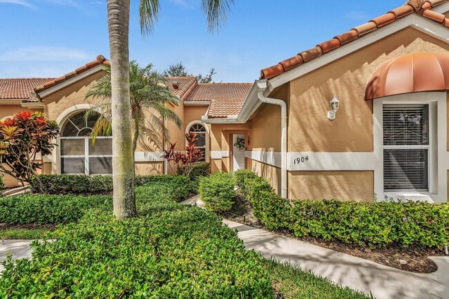 Building Photo - 1904 Rosewood Way