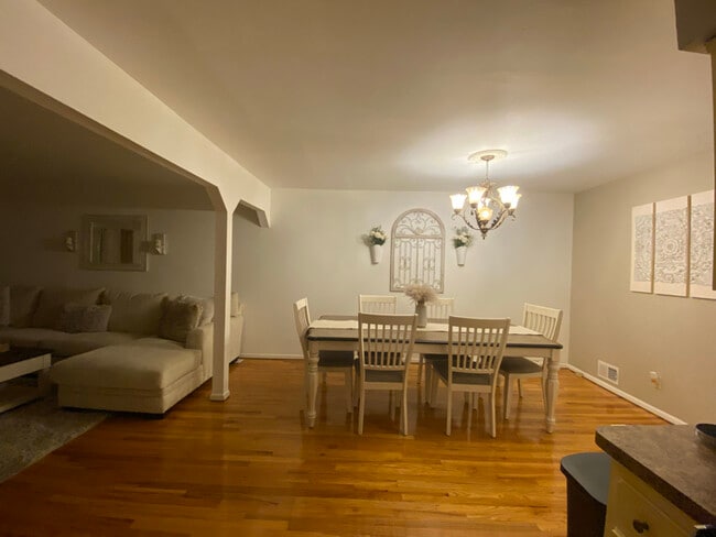 Building Photo - 0 Remsen St