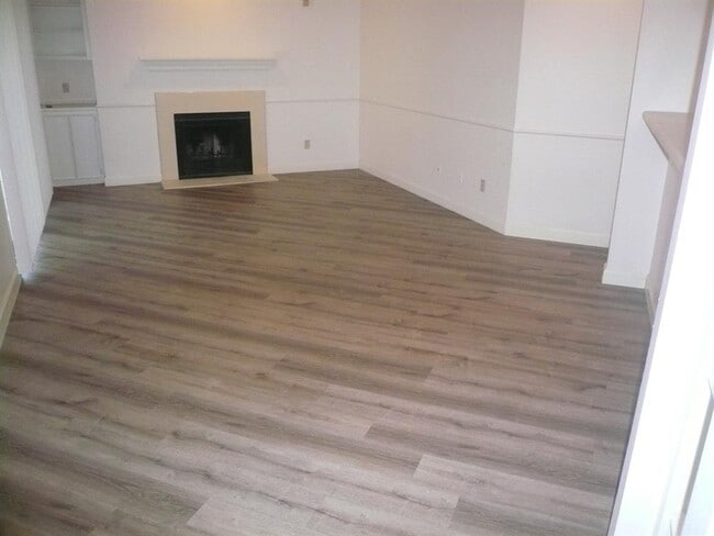 Foto del edificio - 6500 Harbor Town Dr