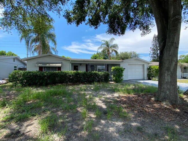 Building Photo - Charming 3 Bedroom, 2 Bath Single-Family H...