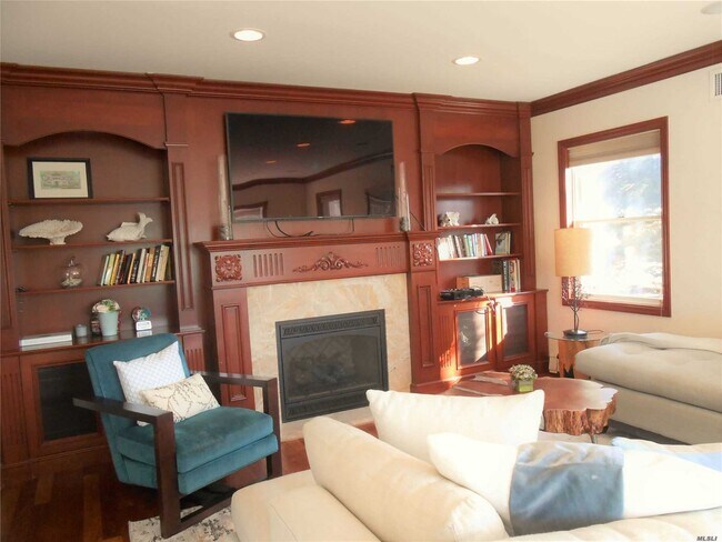 Building Photo - 4 Shorehaven Ln