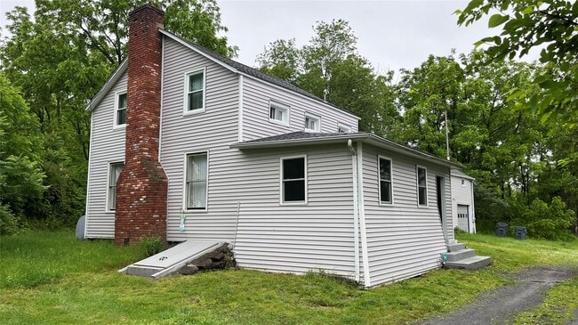 Building Photo - 131 S Putt Corners Rd
