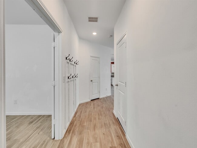 Foto del edificio - 23415 Simmental Rd