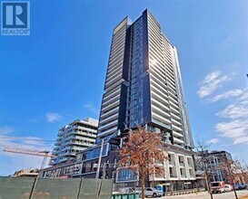 Building Photo - 225 Sumach St